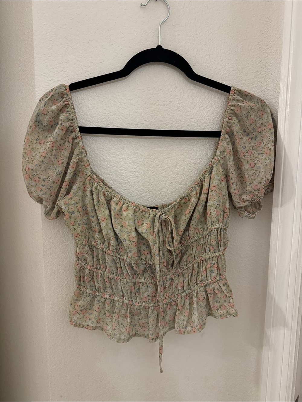 Forever 21 Sage Green Floral Smocked Puff-Sleeve Crop Top
